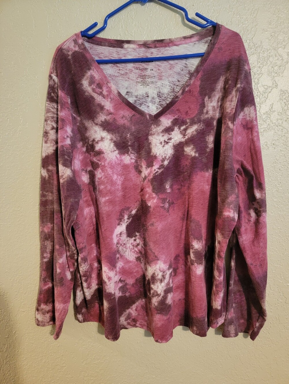 Sonoma V-Neck Long Sleeve Tie-Dye Top in Pink and White